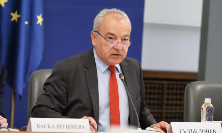 Донев: Новият дълг в размер на 3,8 млрд евро е неизбежен